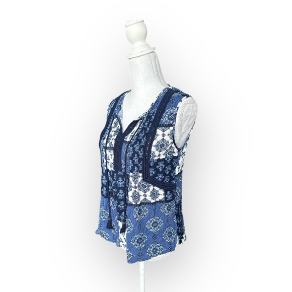 Navy White Floral Print Tank Too NWT - Picture 2 of 3